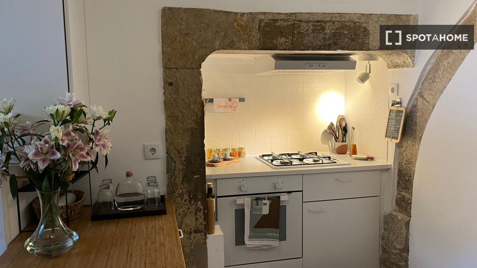 Apartment Lisbon, 2 beds, 84m² — photo 10