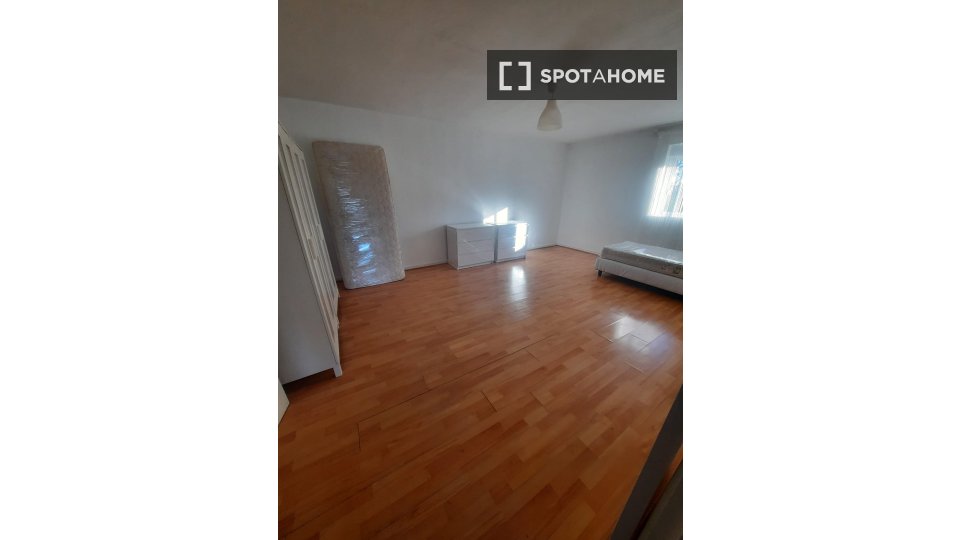 Double room Lisbon, 5 beds — photo 7
