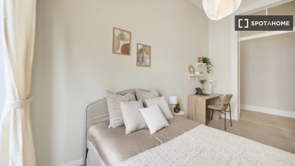 Double room Lisbon, 9 beds — photo 12
