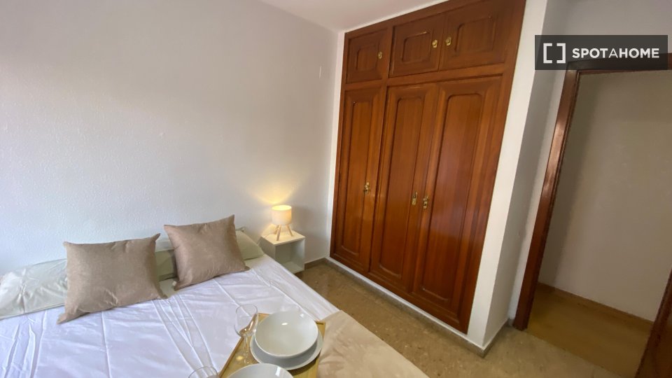 Double room Valencia, 5 beds, 150m² — photo 19