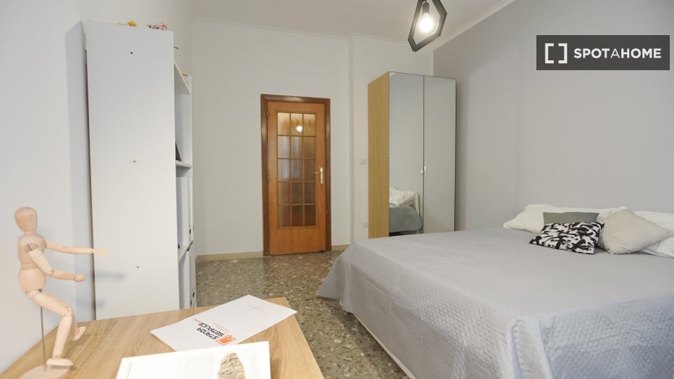 Double room Naples, 5 beds — photo 11
