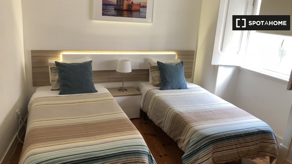 Double room Lisbon, 5 beds, 120m² — photo 1