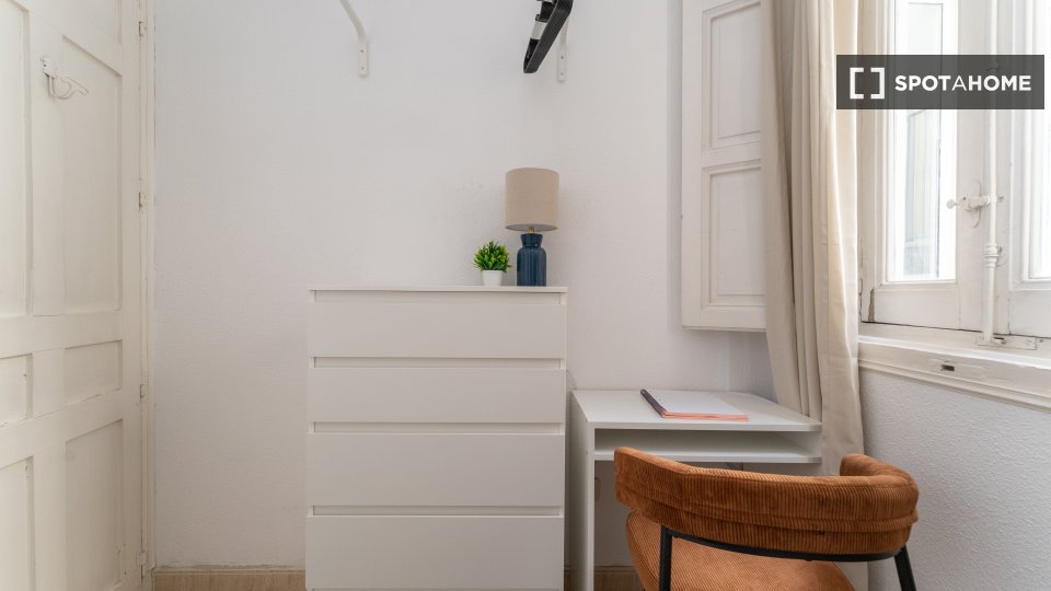 Double room Madrid, 7 beds — photo 8