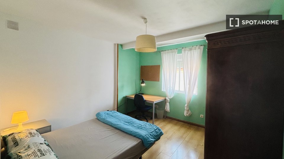 Double room Alcala_De_Henares, 3 beds — photo 42