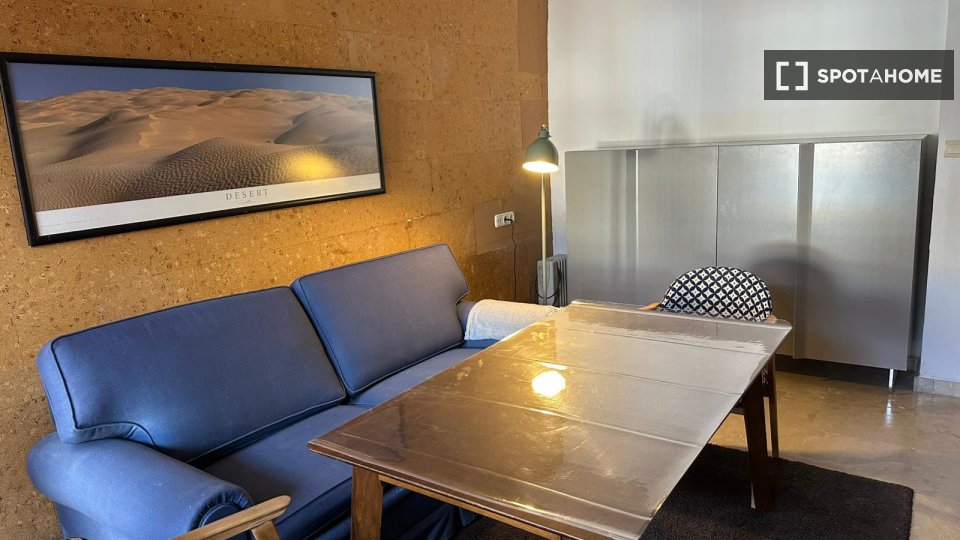 Habitación en piso compartido en alquiler en Granada.