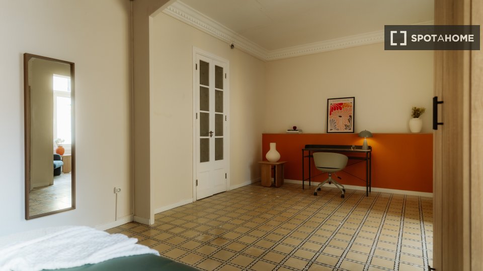 Double room Barcelona, 3 beds, 90m² — photo 5