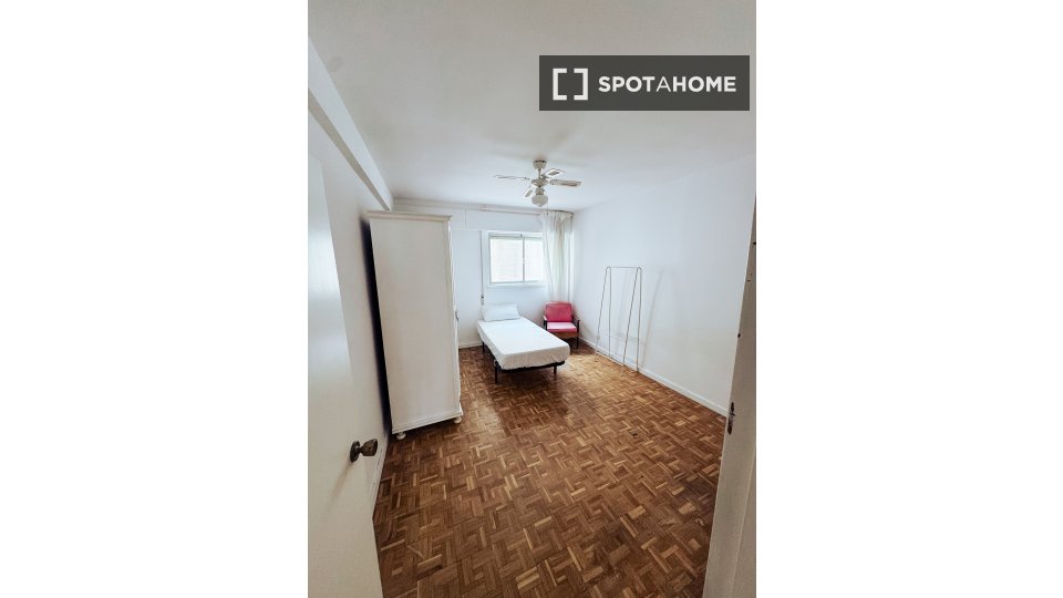 Double room Madrid, 3 beds, 120m² — photo 8