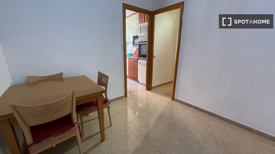 Double room Madrid, 3 beds — photo 16
