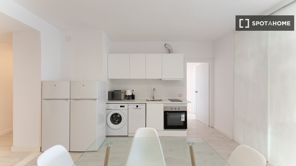 Double room Madrid, 6 beds — photo 18