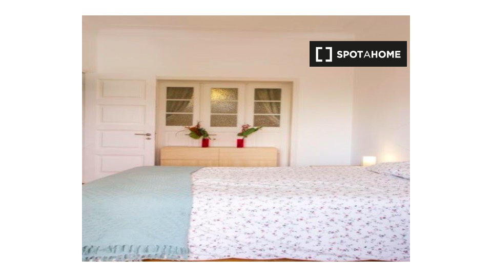 Double room Lisbon, 4 beds, 90m² — photo 1