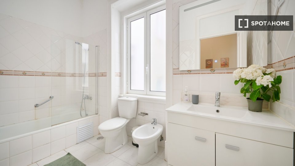 Double room Lisbon, 6 beds — photo 26