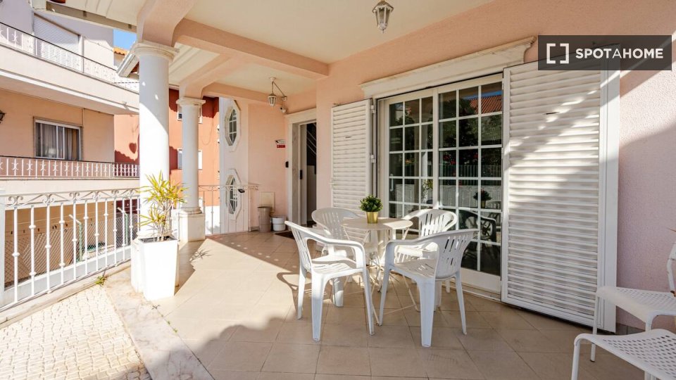 Apartment Lisbon, 5 beds — photo 16