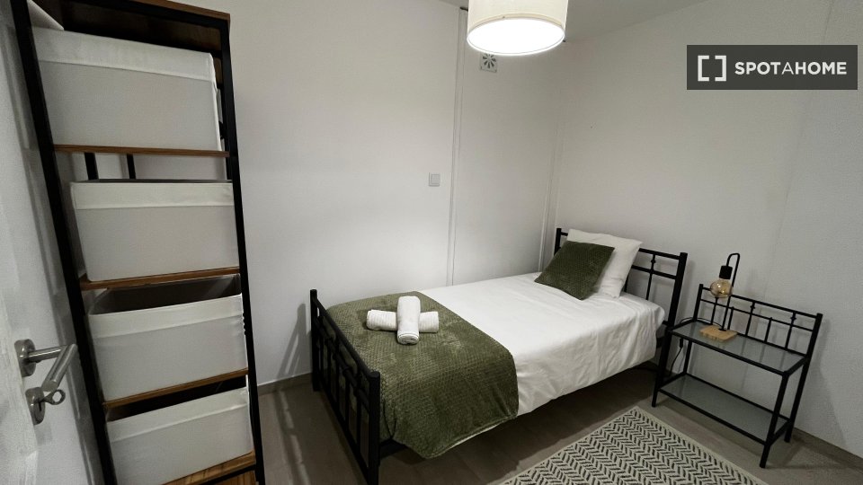 Double room Porto, 3 beds, 85m² — photo 20
