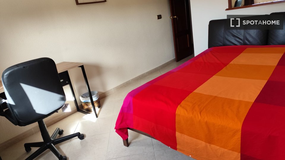 Double room Granada, 3 beds — photo 4
