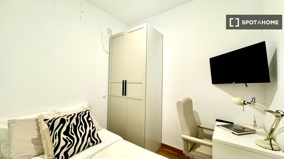Double room Madrid, 6 beds — photo 4