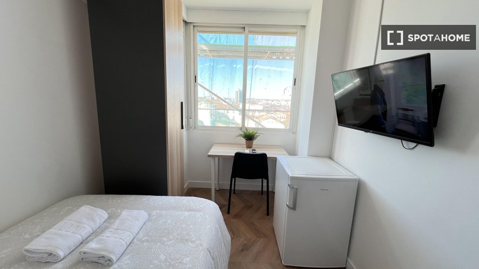 Double room Madrid, 4 beds, 90m² — photo 9