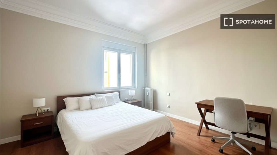 Double room Madrid, 7 beds, 180m² — photo 15