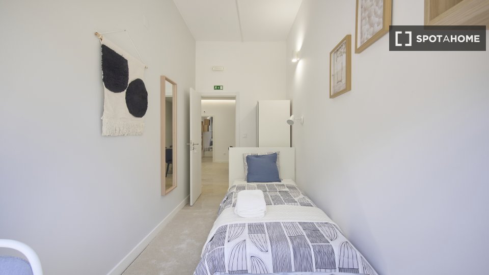 Double room Lisbon, 9 beds — photo 7