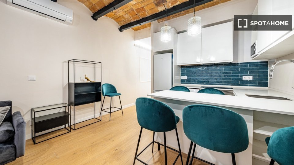 Apartment Barcelona, 4 beds, 95m² — photo 27