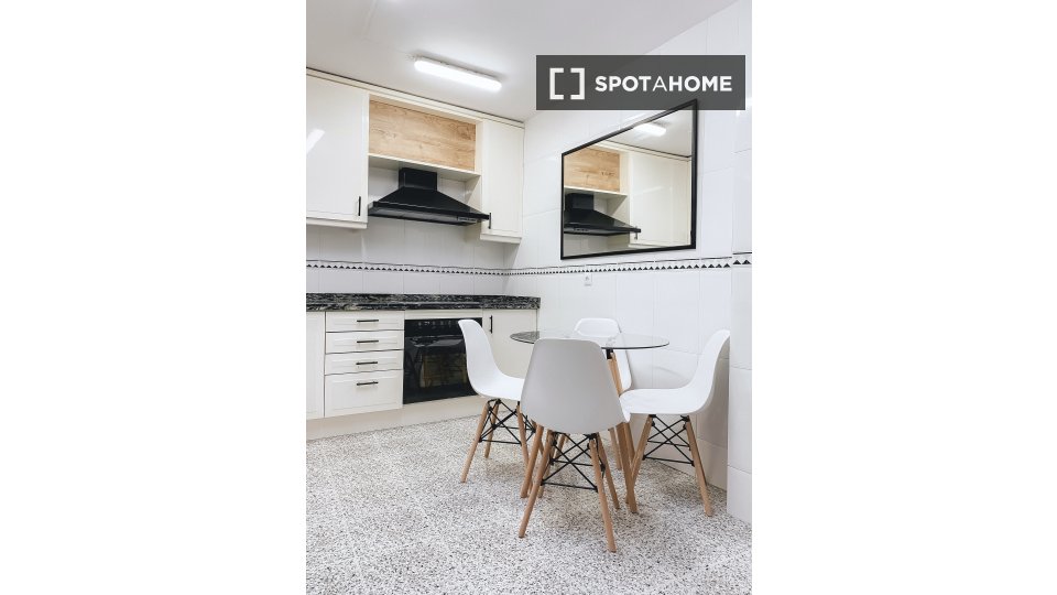 Double room Alicante, 5 beds — photo 11
