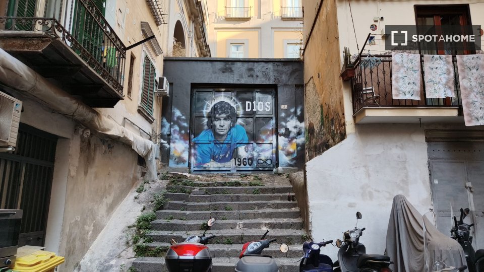Double room Naples, 5 beds, 120m² — photo 8