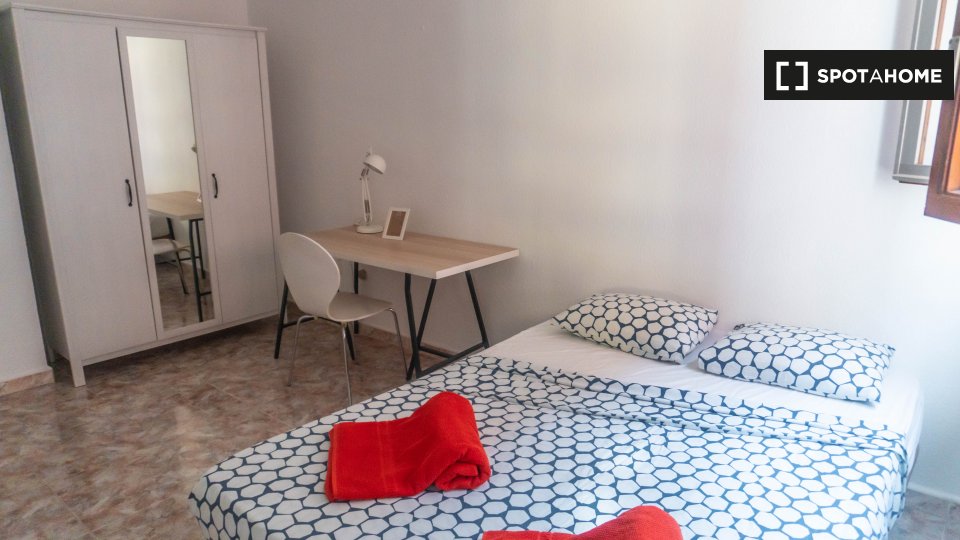 Double room Valencia, 7 beds, 200m² — photo 2
