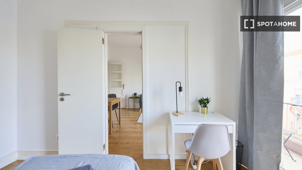 Double room Lisbon, 5 beds — photo 14