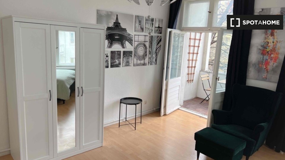 Double room Berlin, 3 beds, 120m² — photo 4