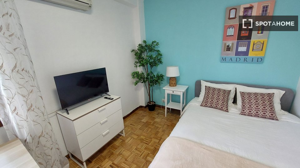 Double room Madrid, 4 beds, 100m² — photo 10