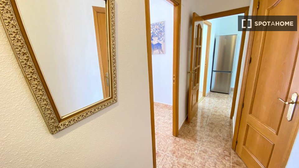 Double room Madrid, 3 beds — photo 17