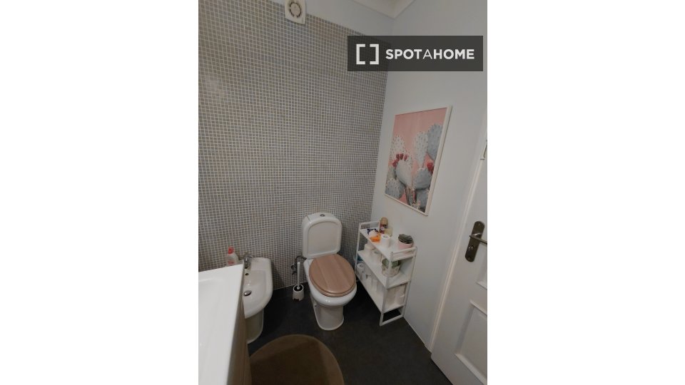 Double room Lisbon, 3 beds, 124m² — photo 13