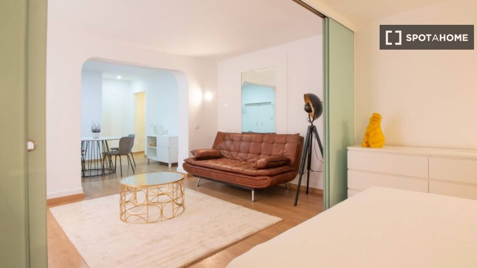 Apartment Lisbon, 2 beds, 66m² — photo 6
