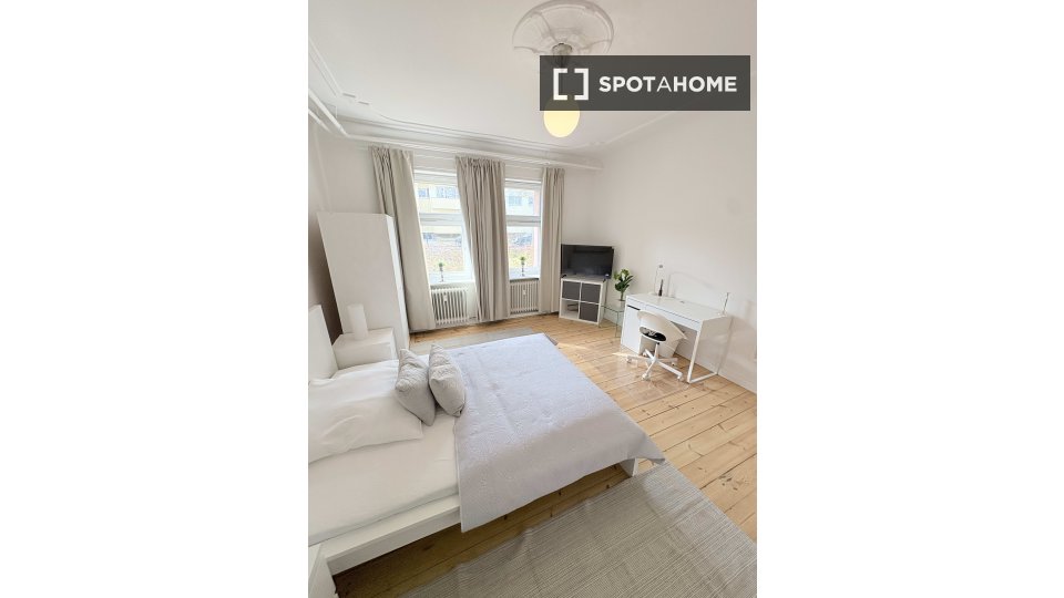Double room Berlin, 3 beds, 20m² — photo 1