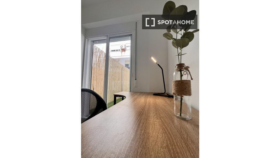 Double room Valencia, 5 beds, 120m² — photo 28