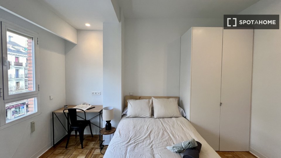 Double room Madrid, 6 beds, 200m² — photo 2