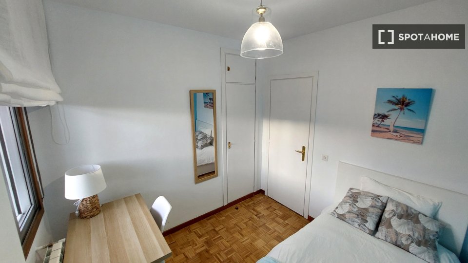 Double room Madrid, 4 beds, 100m² — photo 18