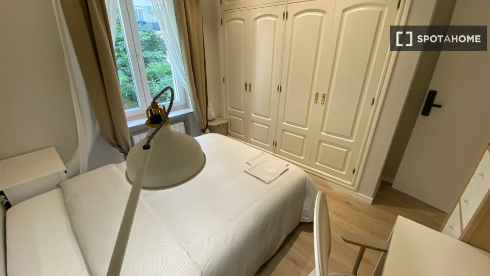 Double room Madrid, 6 beds — photo 5