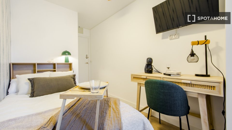 Double room Madrid, 6 beds, 110m² — photo 6