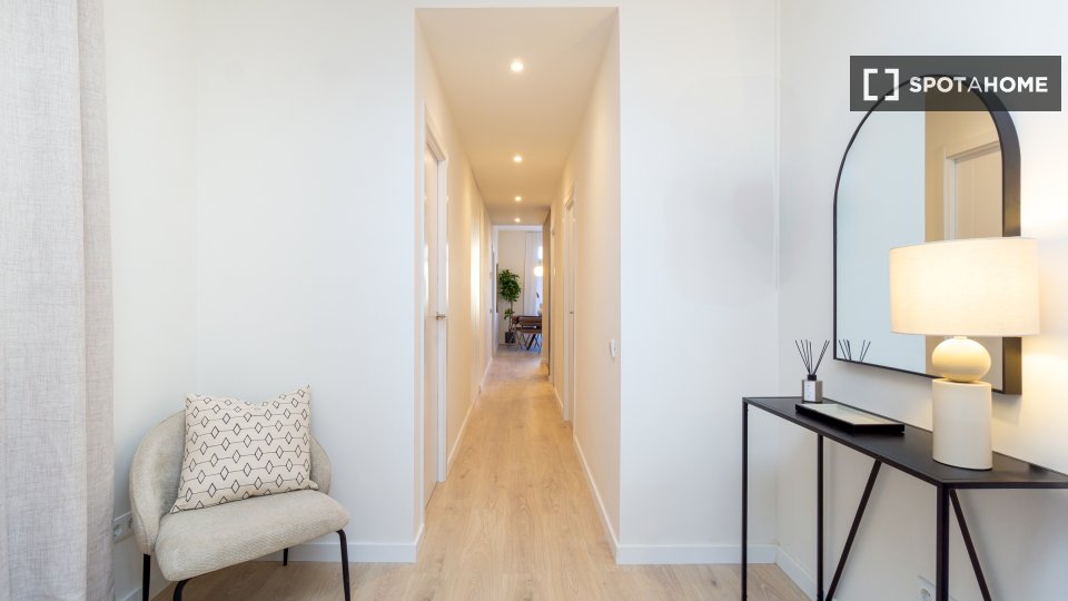 Apartment Barcelona, 4 beds, 110m² — photo 12