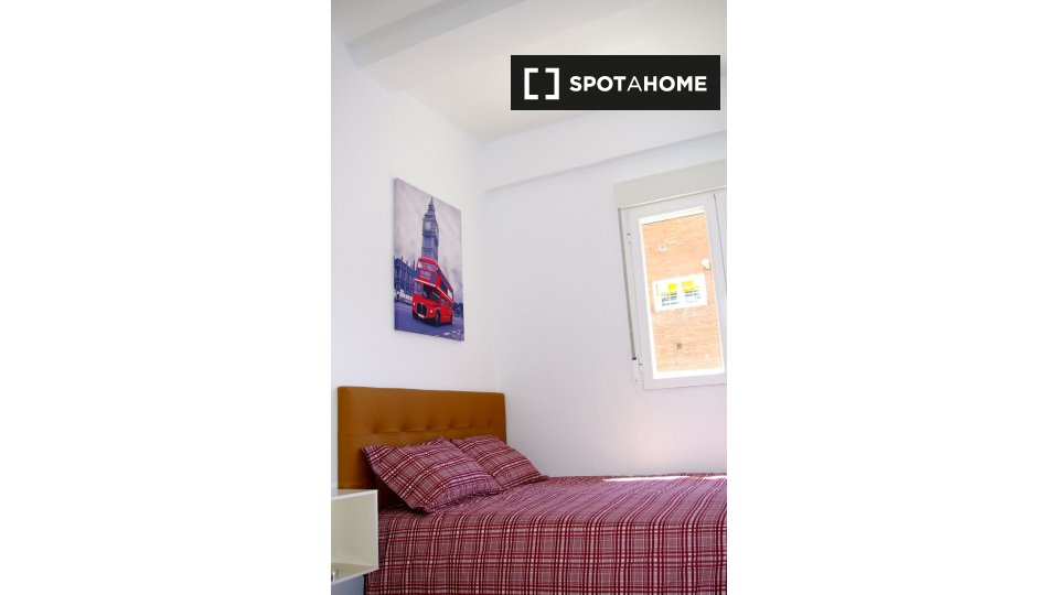 Double room Madrid, 5 beds, 140m² — photo 2