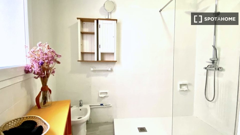 Double room Madrid, 5 beds — photo 33