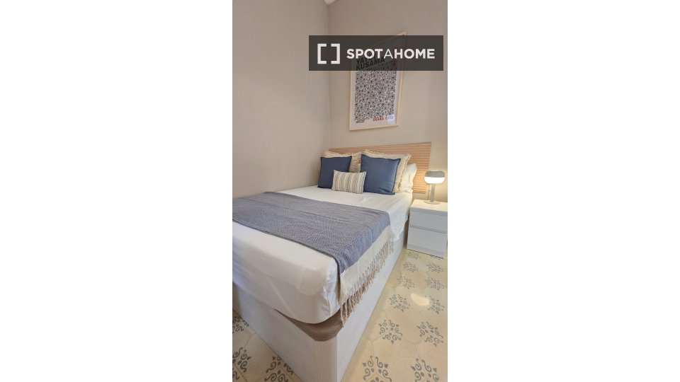 Double room Barcelona, 7 beds, 210m² — photo 1