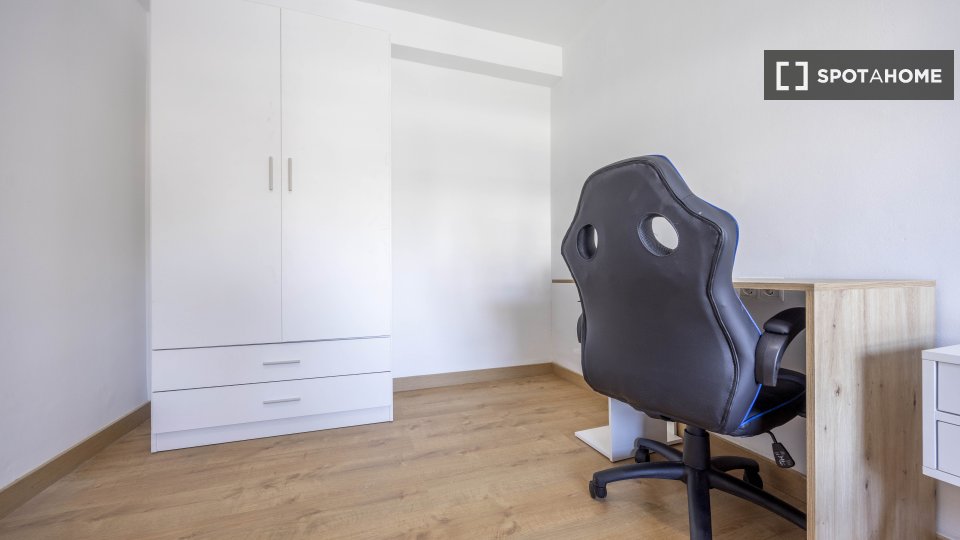 Chambre double Valence, 5 chambres, 130m² — photo 4