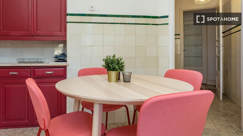 Double room Lisbon, 6 beds — photo 14