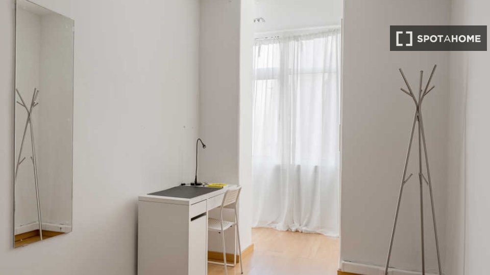 Double room Lisbon, 13 beds — photo 50