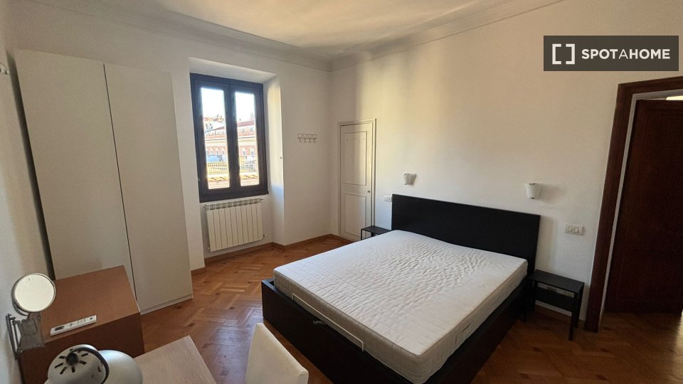Double room Rome, 3 beds — photo 18
