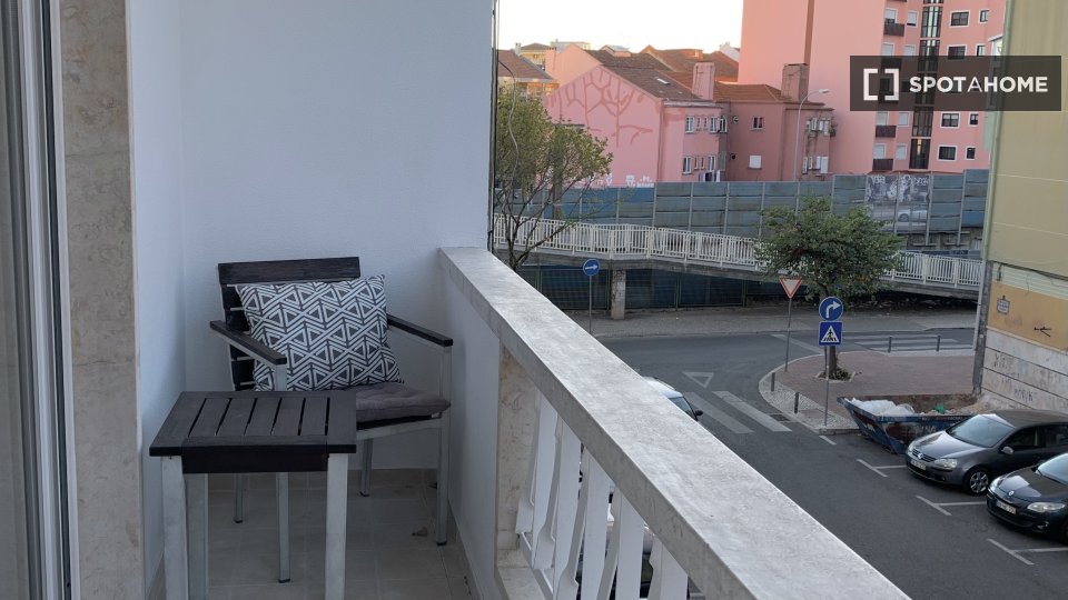 Double room Lisbon, 4 beds, 80m² — photo 8