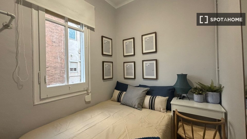 Double room Barcelona, 5 beds, 80m² — photo 18