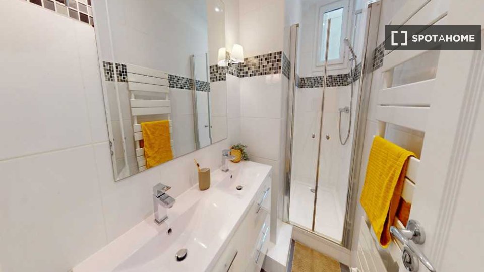 Double room Paris, 5 beds, 110m² — photo 8