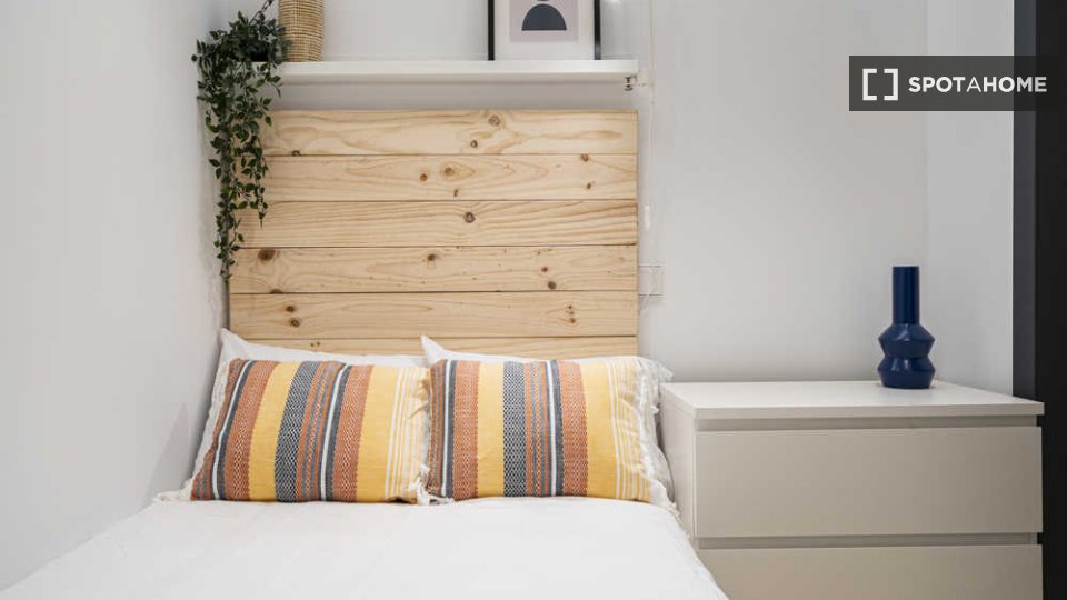 Double room Madrid, 1 bed — photo 21